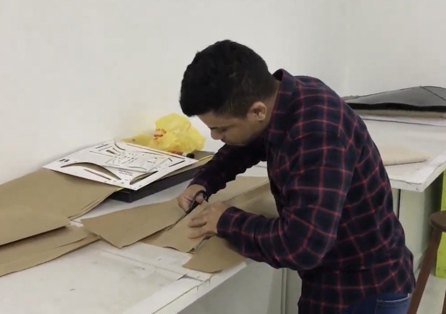 Aluno em aula prática de modelagem com o Método Berimod®